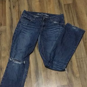 American Eagle | Straight Low-rise Ripped Jeans | Sz 8